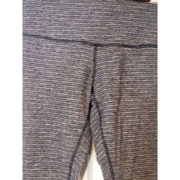 Lululemon Capri Leggings Athletic Workout Yoga Pants Gray Waist Size 26‎ - Picture 5 of 6